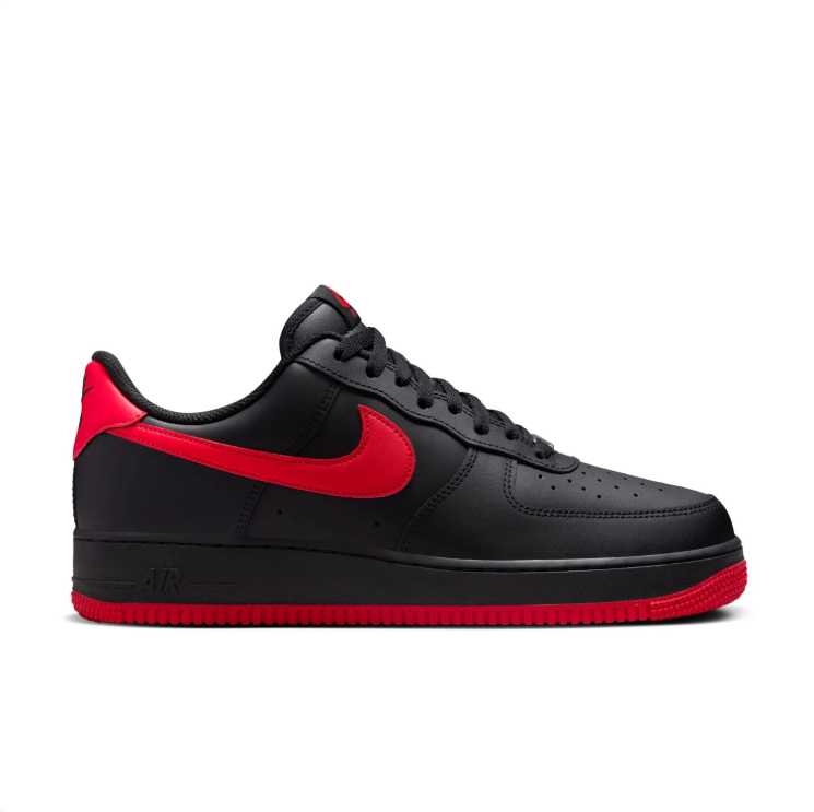 Nike Black & Red Low-Top Lace-Up Sneakers